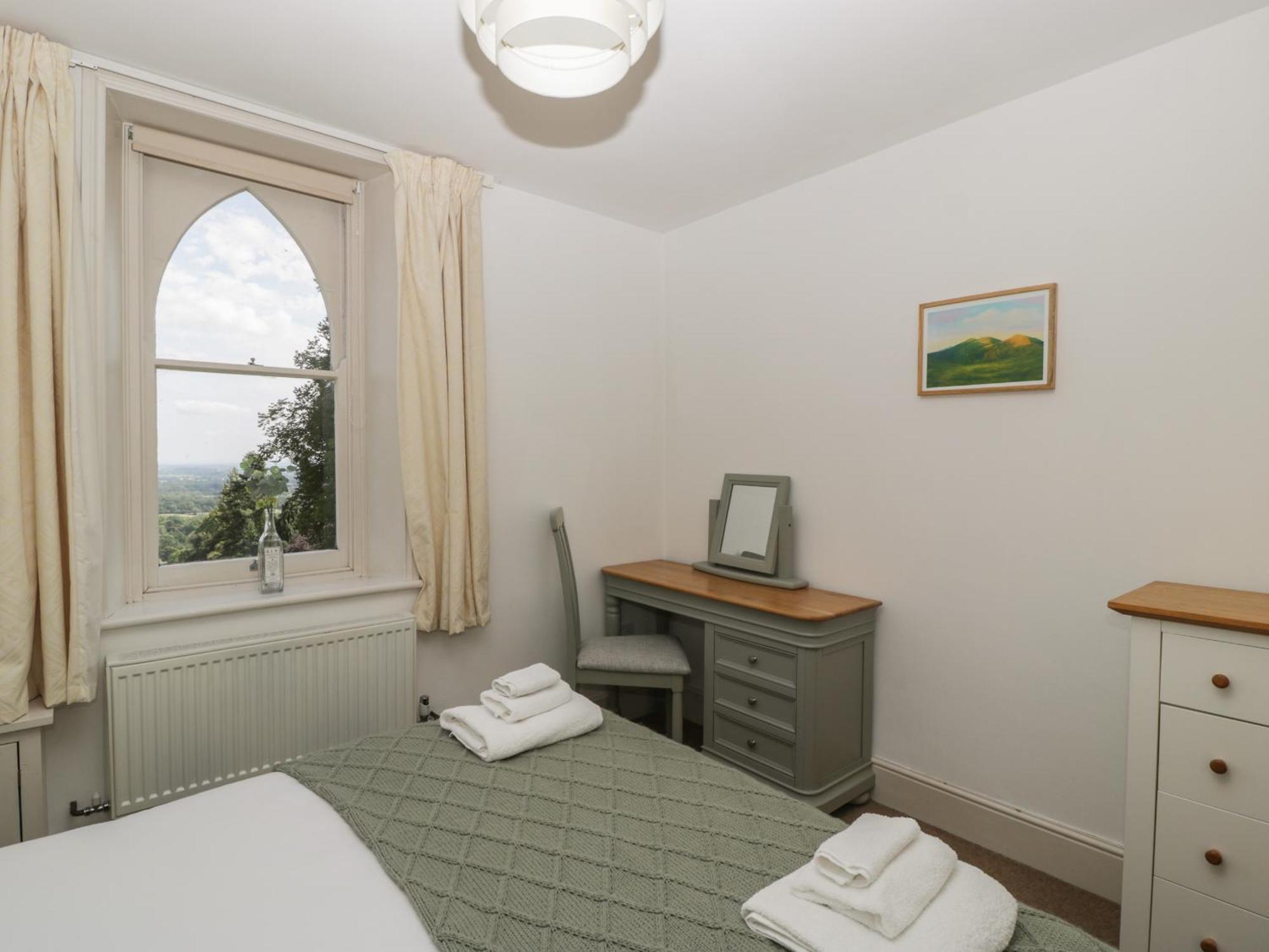 Amazing View Apartment Malvern Wells ภายนอก รูปภาพ