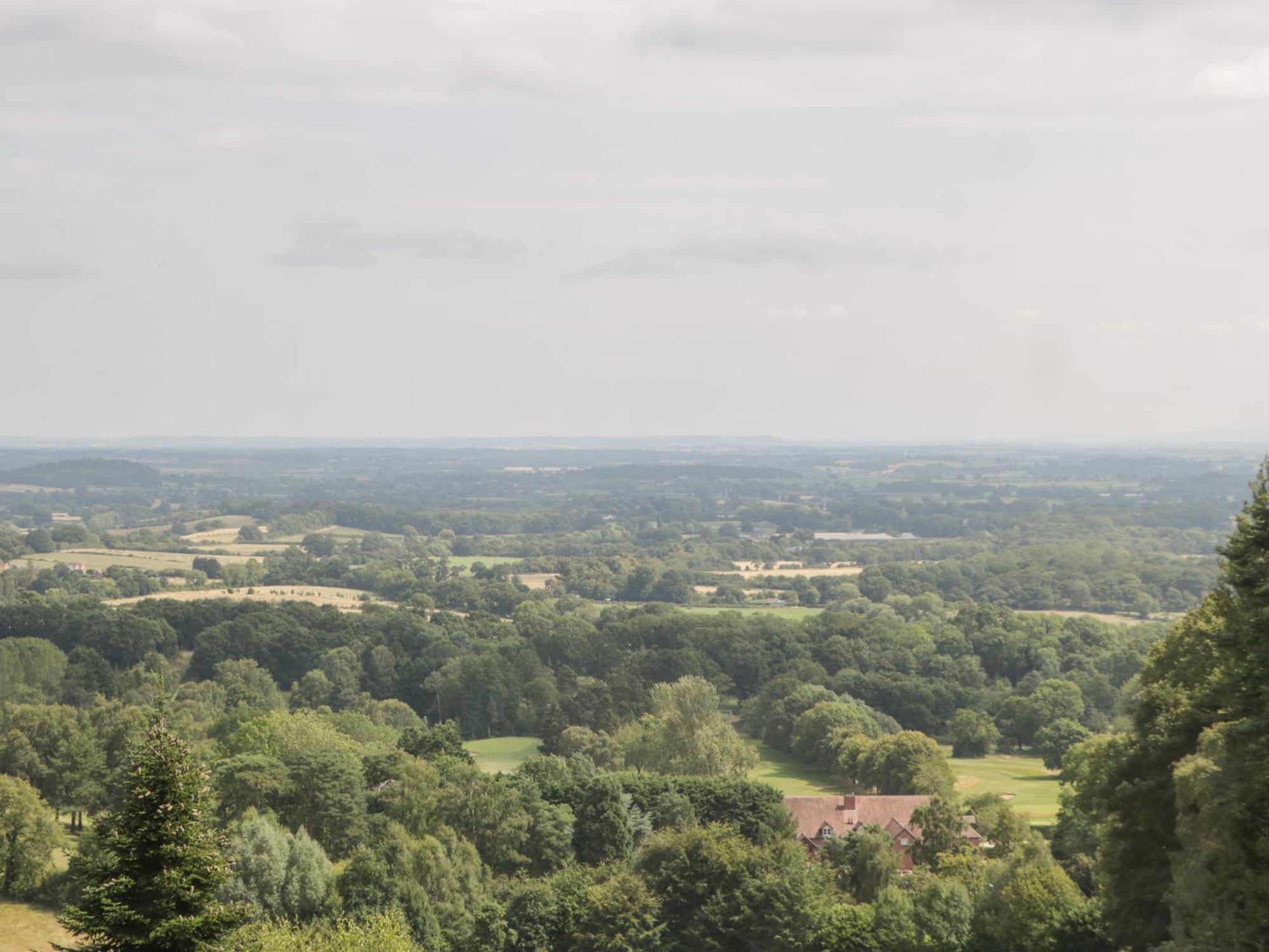 Amazing View Apartment Malvern Wells ภายนอก รูปภาพ