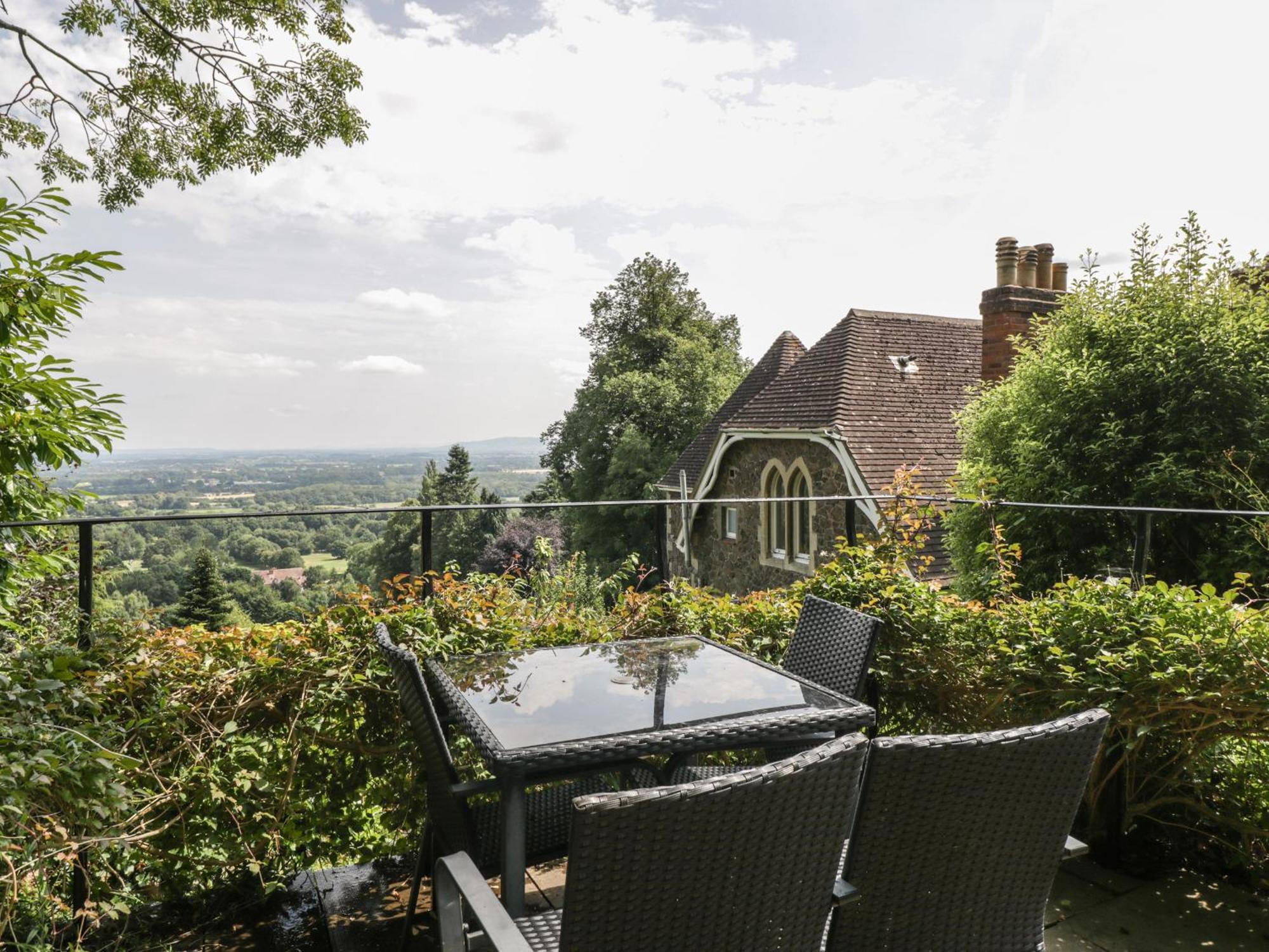 Amazing View Apartment Malvern Wells ภายนอก รูปภาพ
